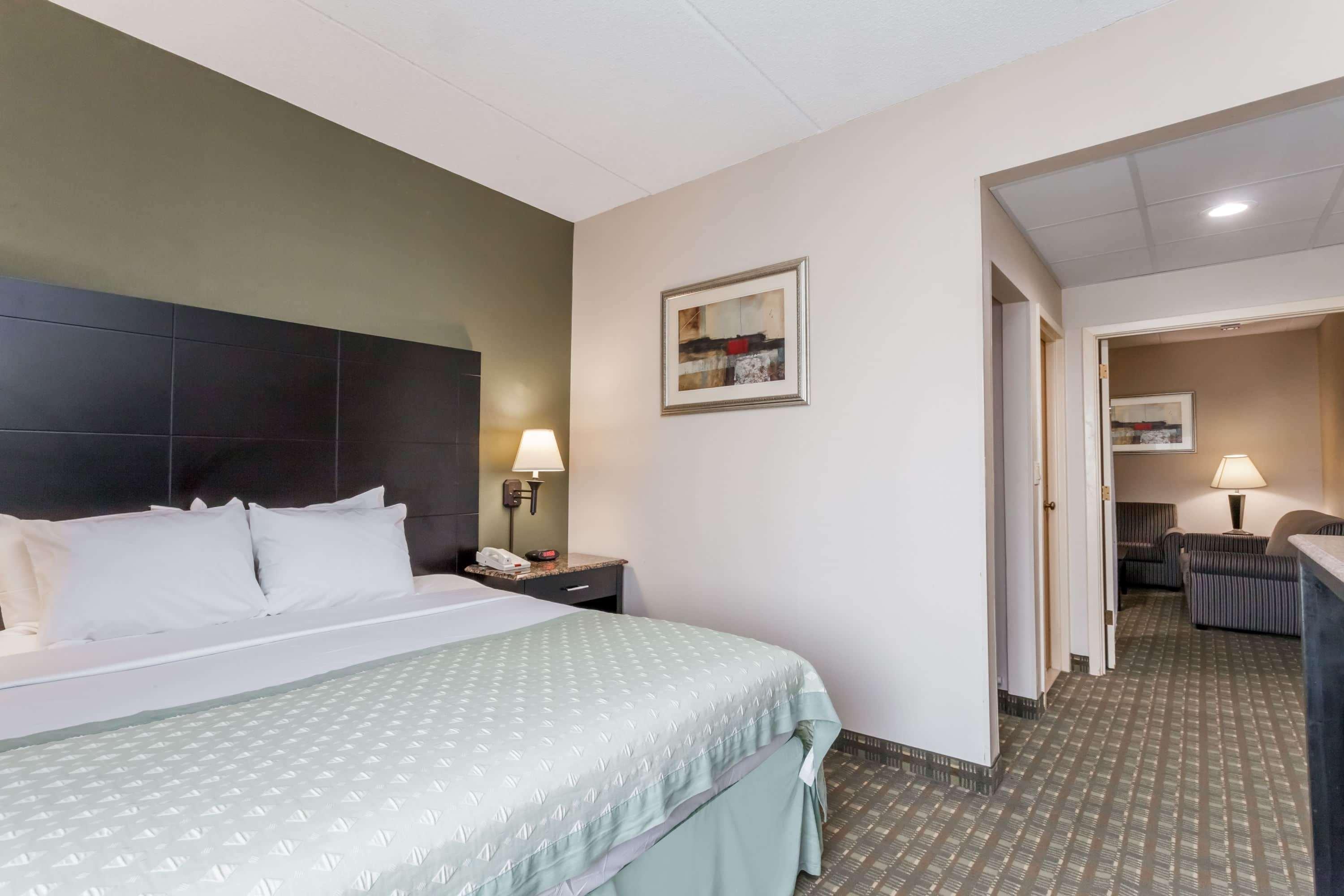 Ramada By Wyndham Newburgh/West Point Hotel Buitenkant foto