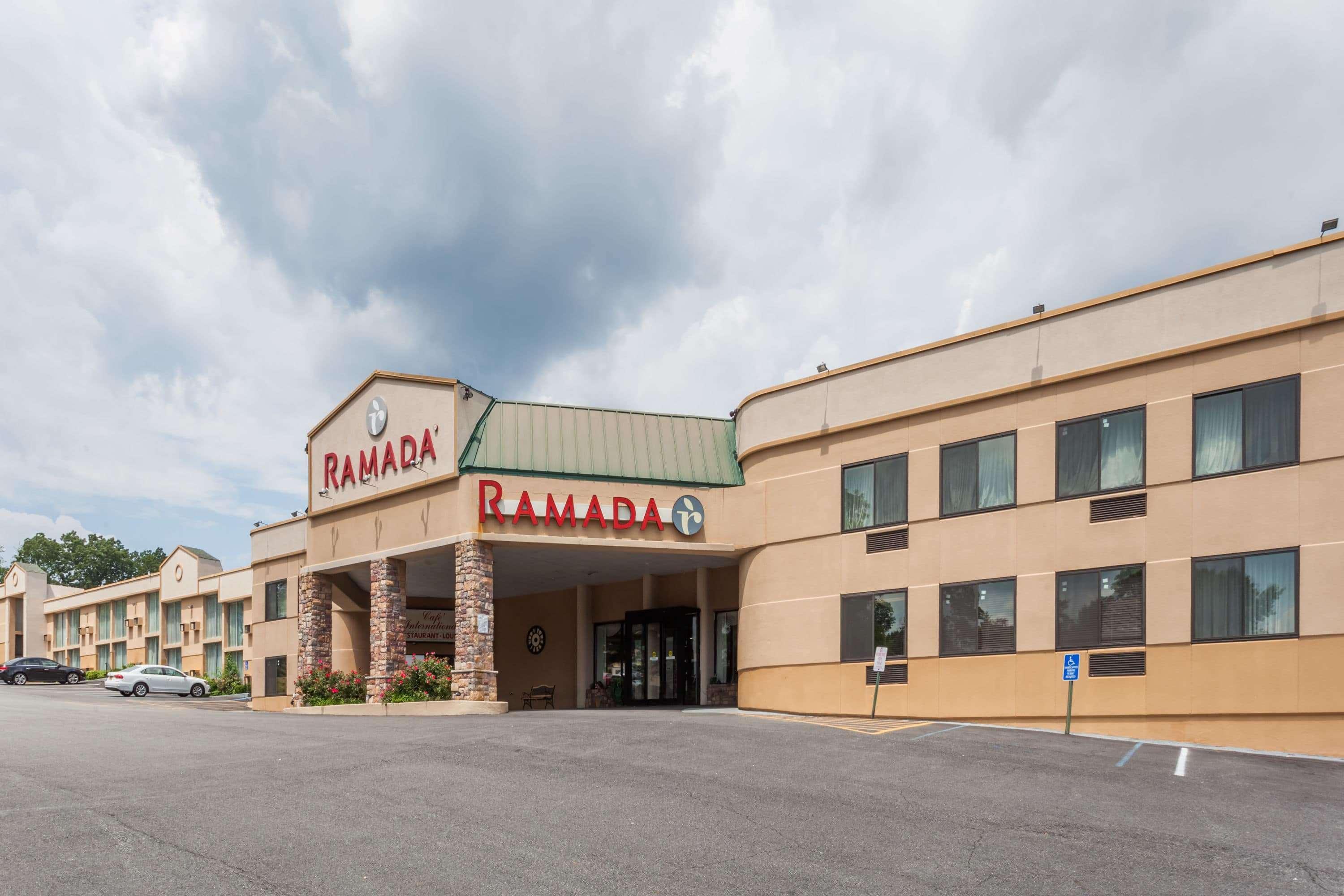 Ramada By Wyndham Newburgh/West Point Hotel Buitenkant foto