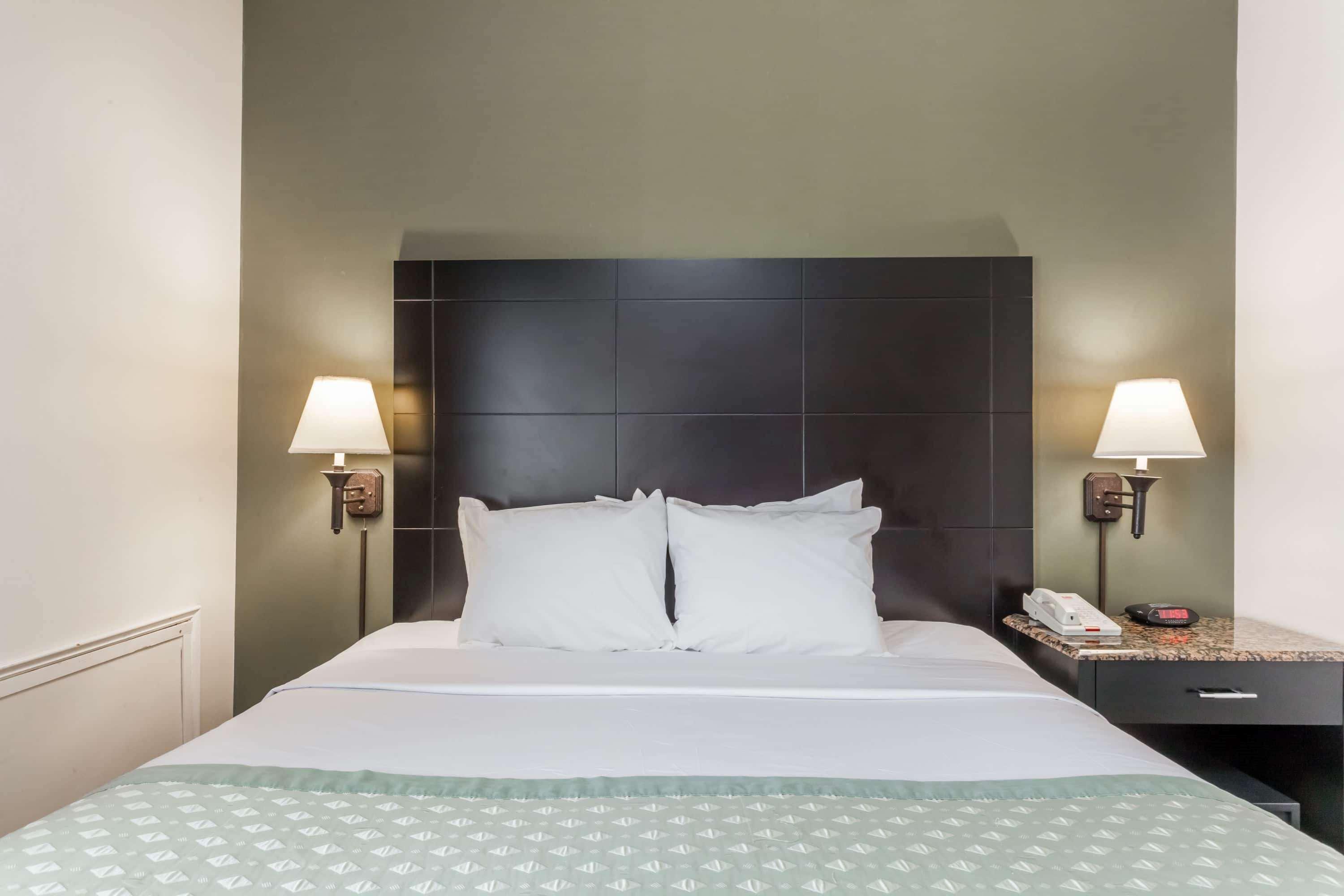 Ramada By Wyndham Newburgh/West Point Hotel Buitenkant foto