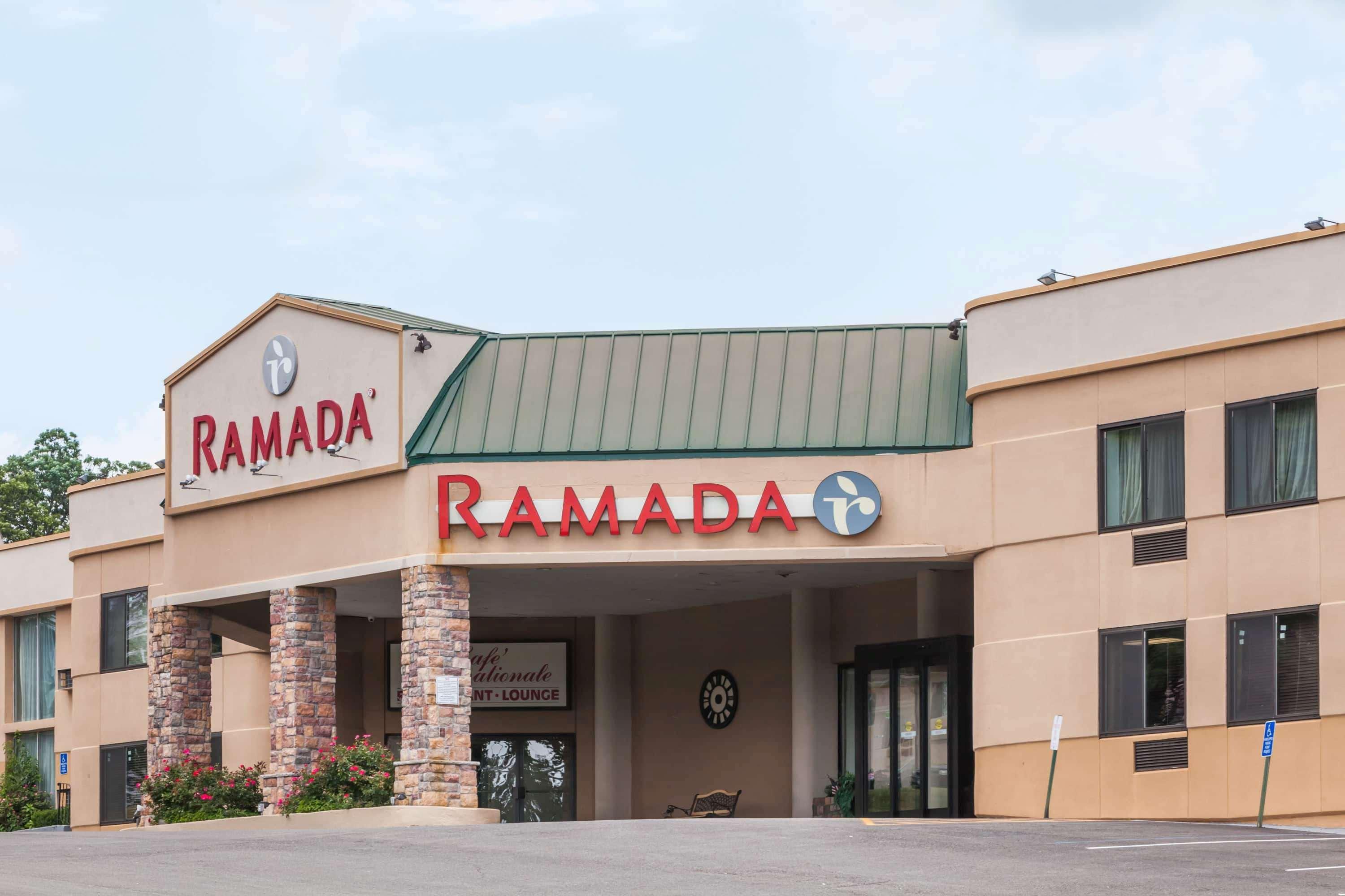 Ramada By Wyndham Newburgh/West Point Hotel Buitenkant foto