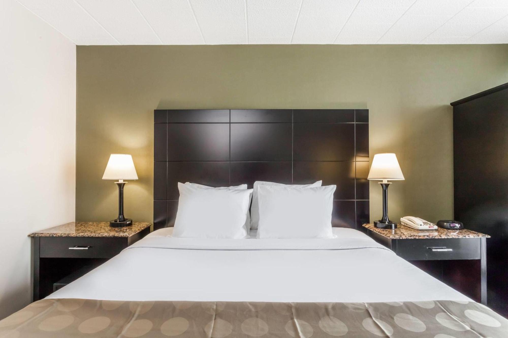 Ramada By Wyndham Newburgh/West Point Hotel Buitenkant foto