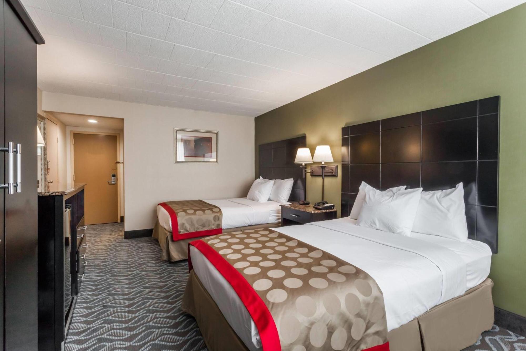 Ramada By Wyndham Newburgh/West Point Hotel Buitenkant foto