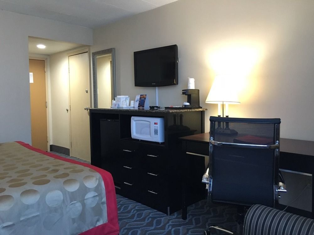 Ramada By Wyndham Newburgh/West Point Hotel Buitenkant foto