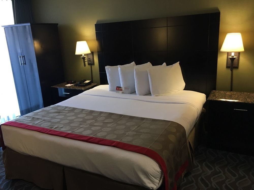 Ramada By Wyndham Newburgh/West Point Hotel Buitenkant foto