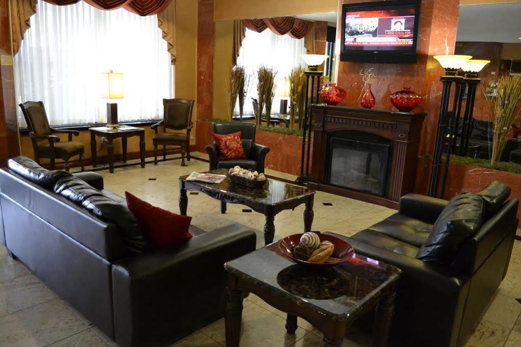 Ramada By Wyndham Newburgh/West Point Hotel Buitenkant foto